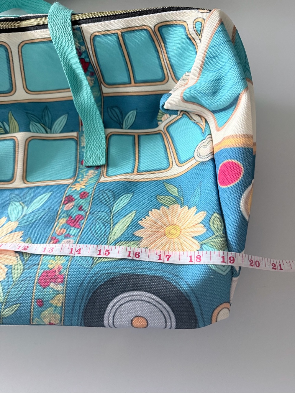 Vintage-style VW camper bus duffle bag - Picture 11 of 12